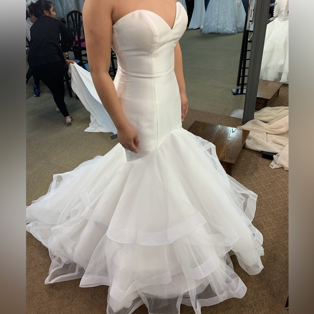 Wedding gown in ivory size 10;Street size 6